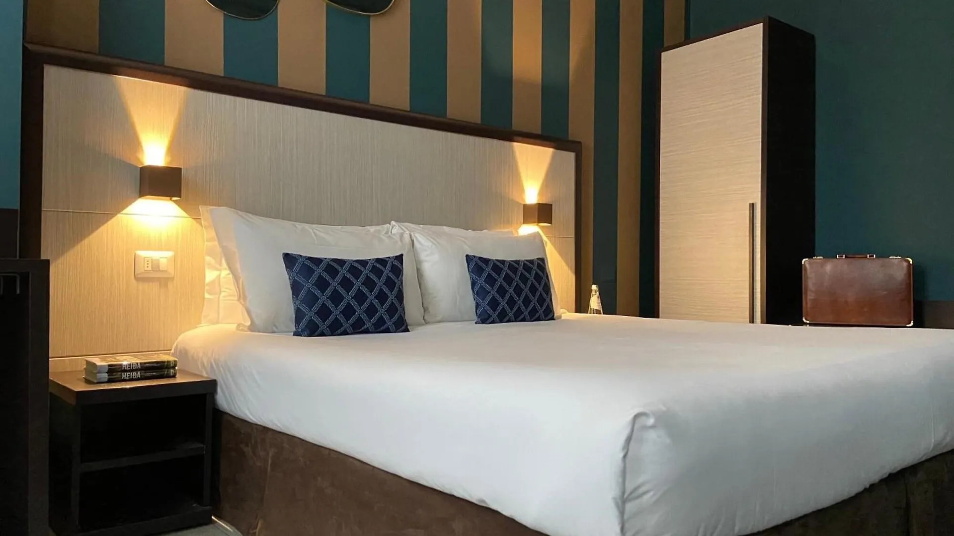 Av Hotel Milano 2*, Милан