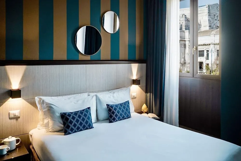 Av Hotel Milano Милан
