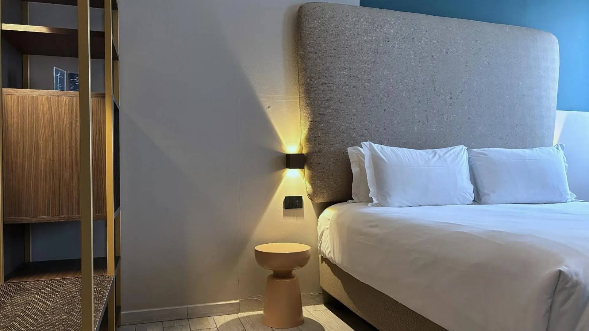 **  Av Hotel Milano Италия