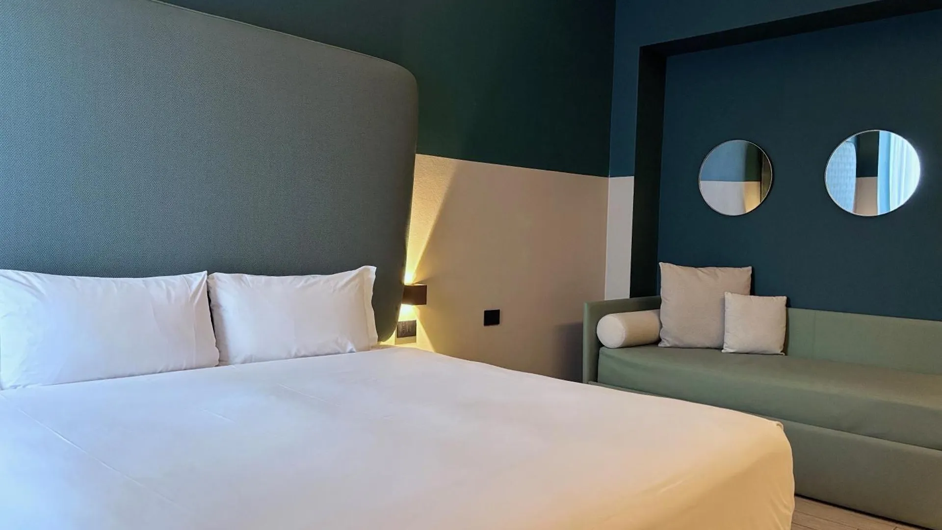 **  Av Hotel Milano Италия