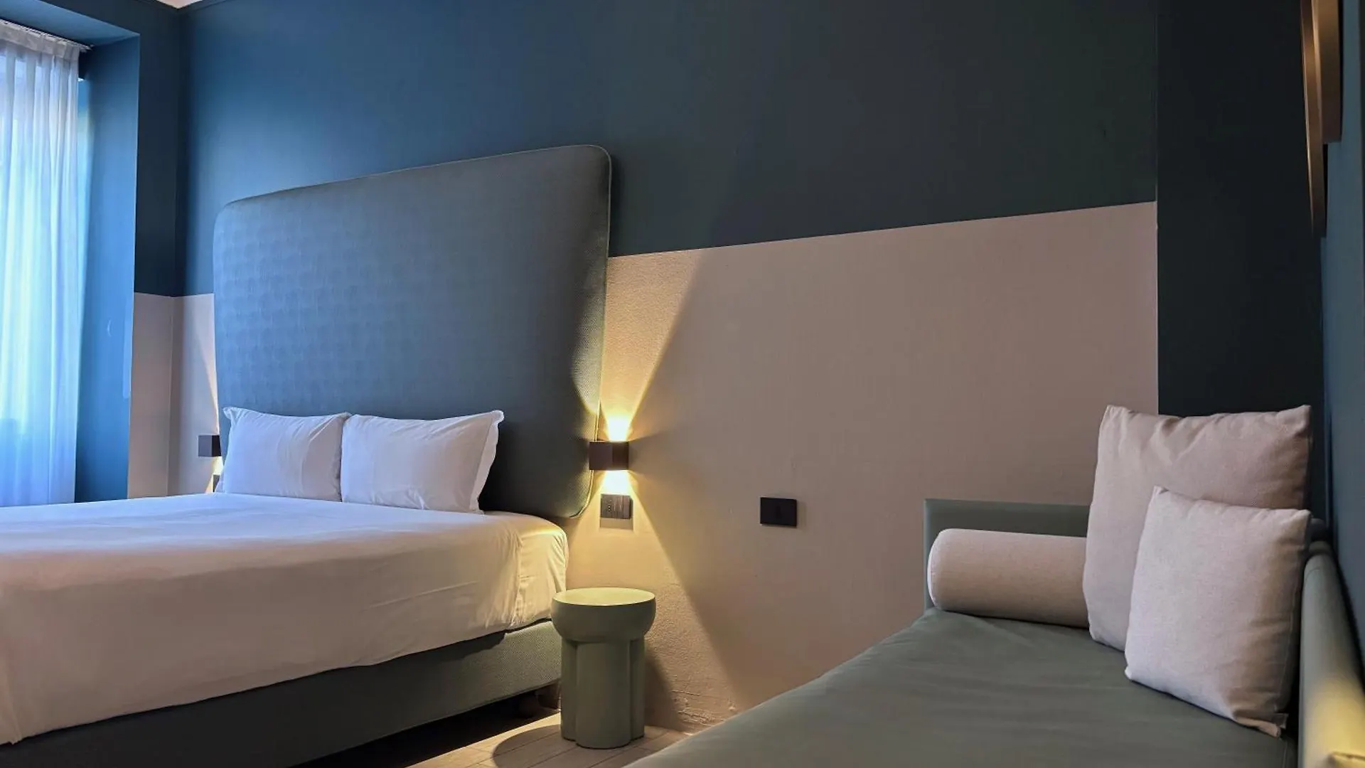 Av Hotel Milano Милан