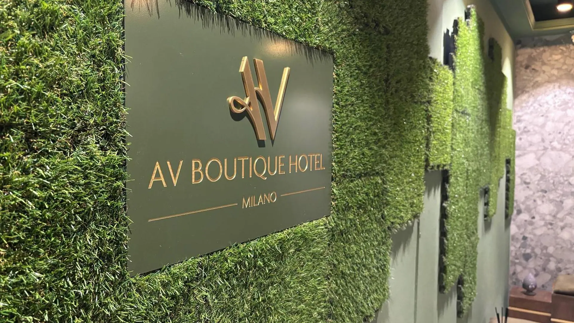 Av Hotel Milano  Милан