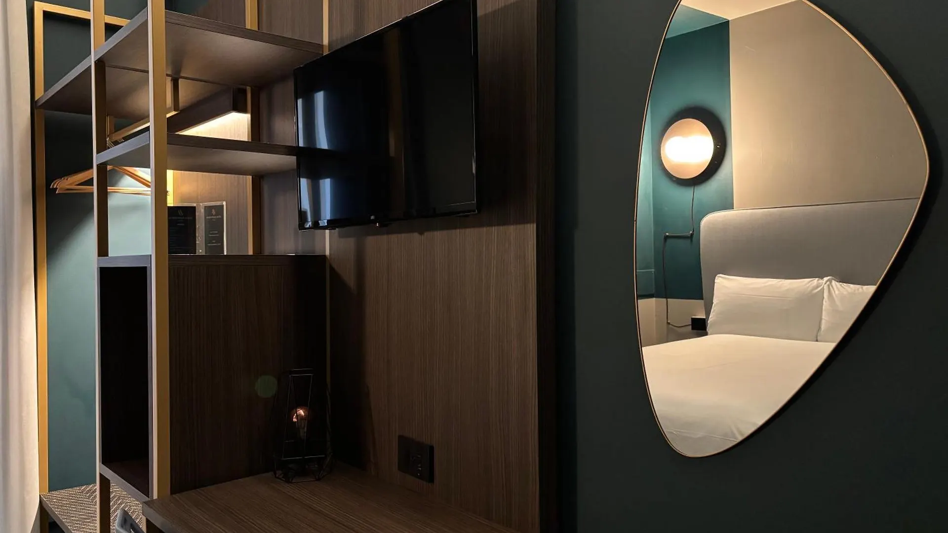 Av Hotel Milano 2*, Милан Италия