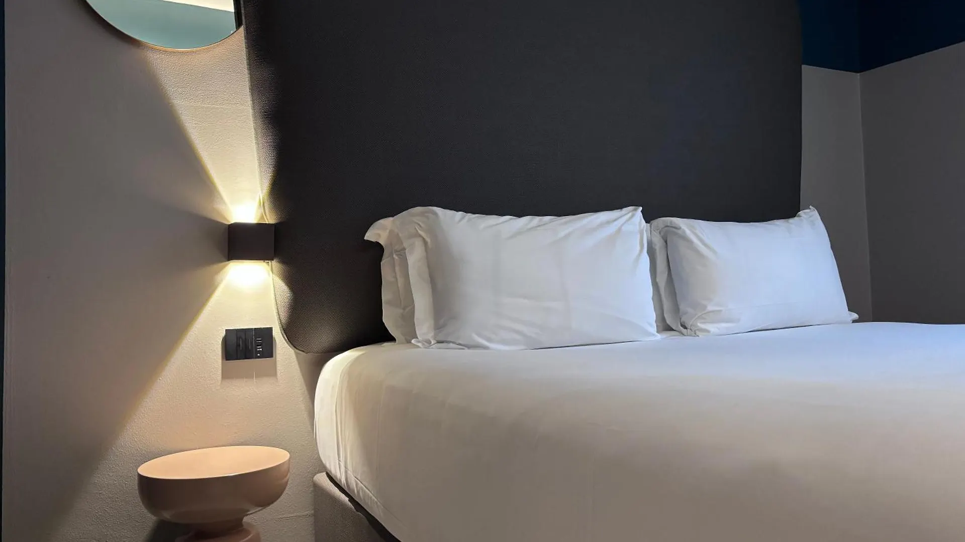 Av Hotel Milano Италия