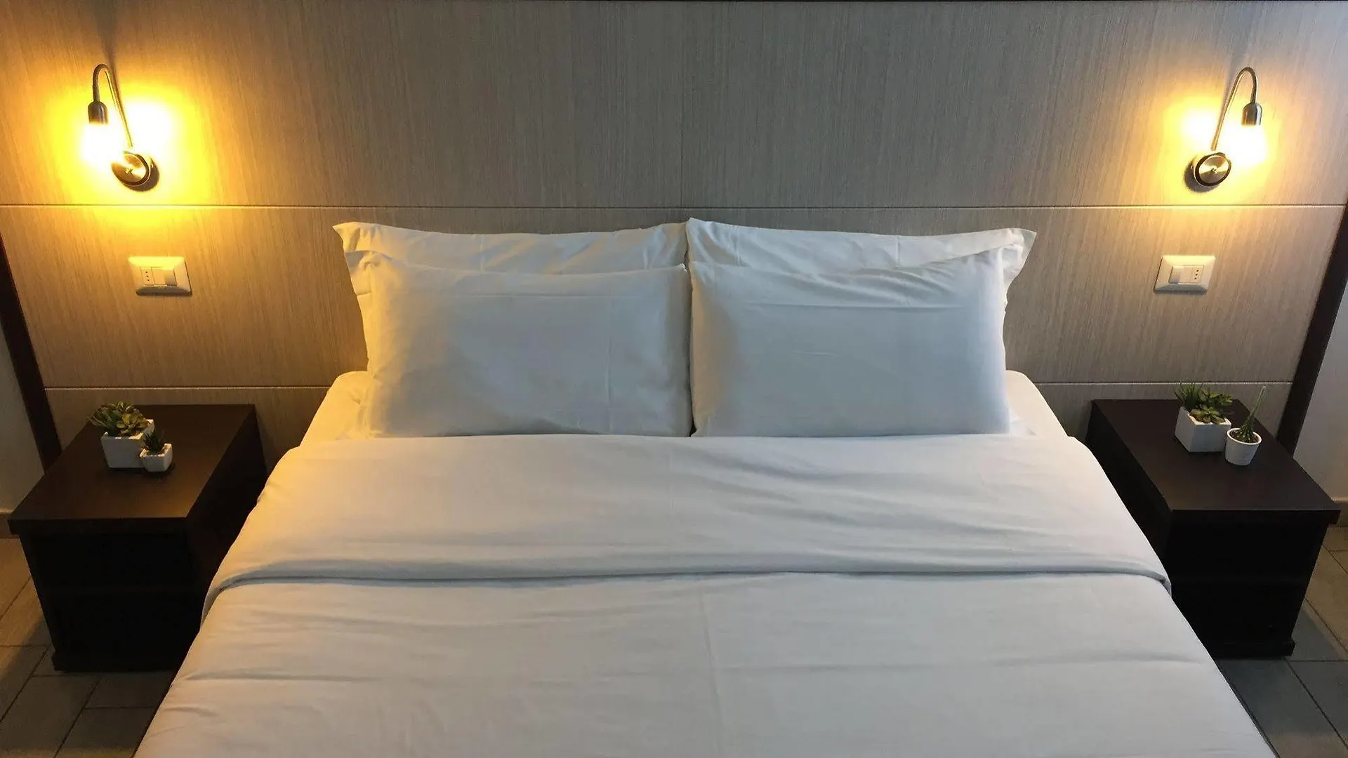 Av Hotel Milano 2*, Милан Италия