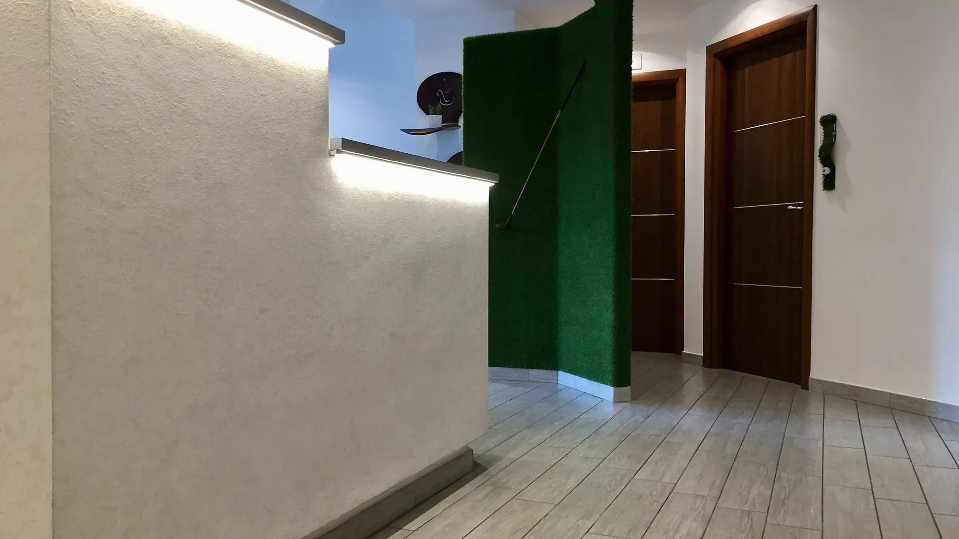 Av Hotel Milano 2*, Милан Италия