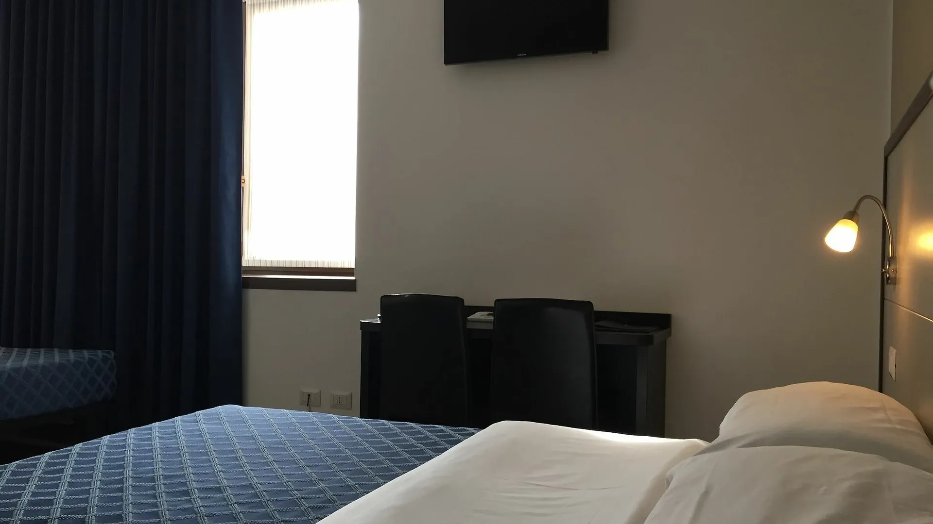 **  Av Hotel Milano Италия
