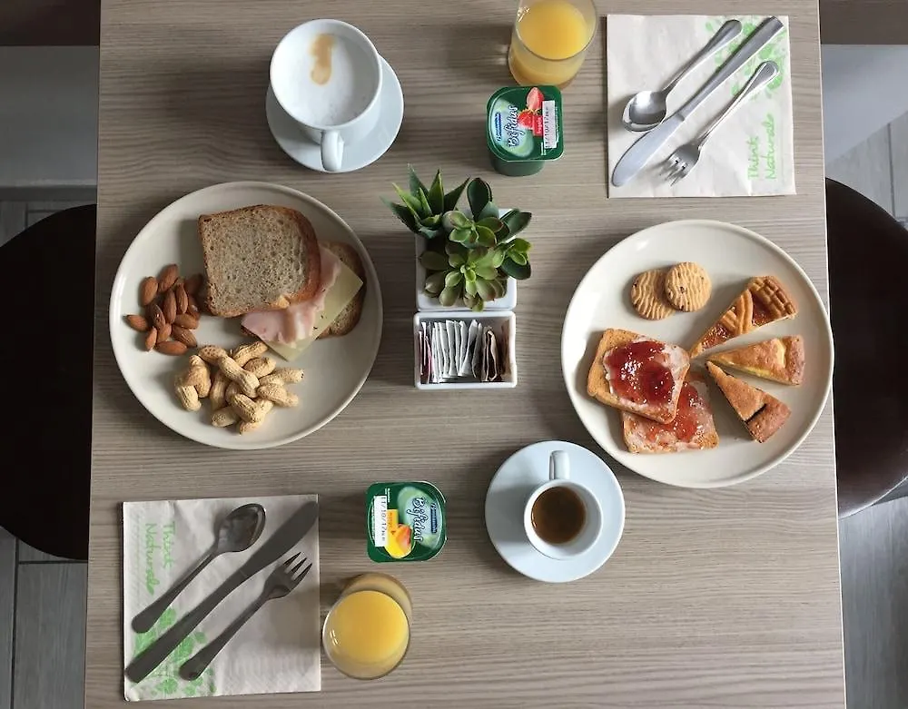 Av Hotel Milano  Μιλάνο