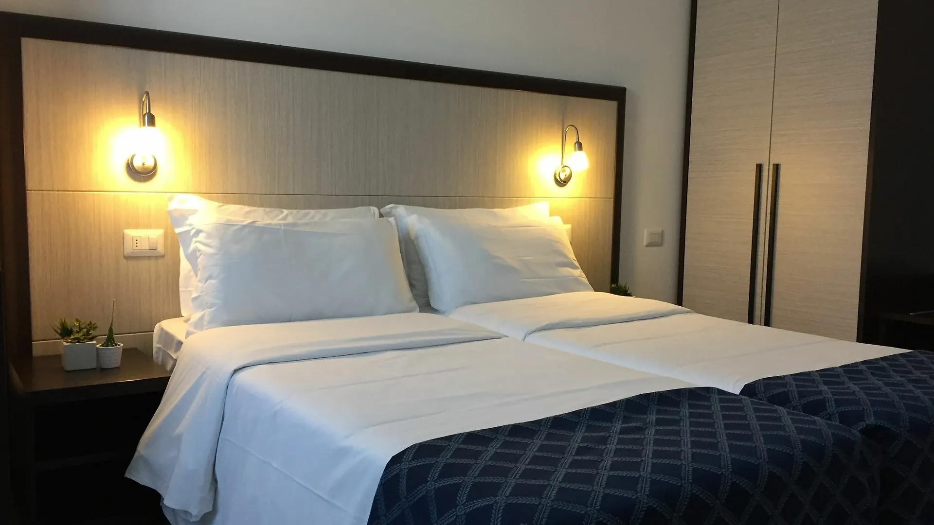 Av Hotel Milano 2*, Μιλάνο