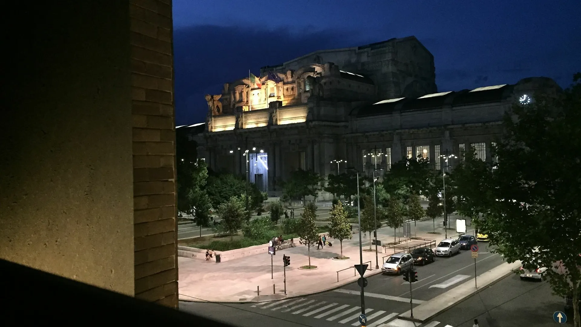 Av Hotel Milano 2*, Μιλάνο