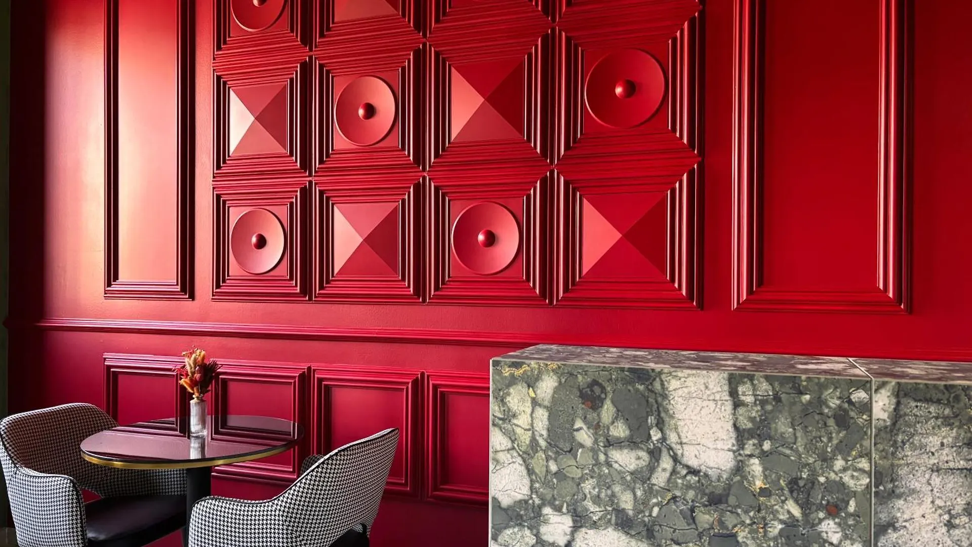 Av Hotel Milano contacts